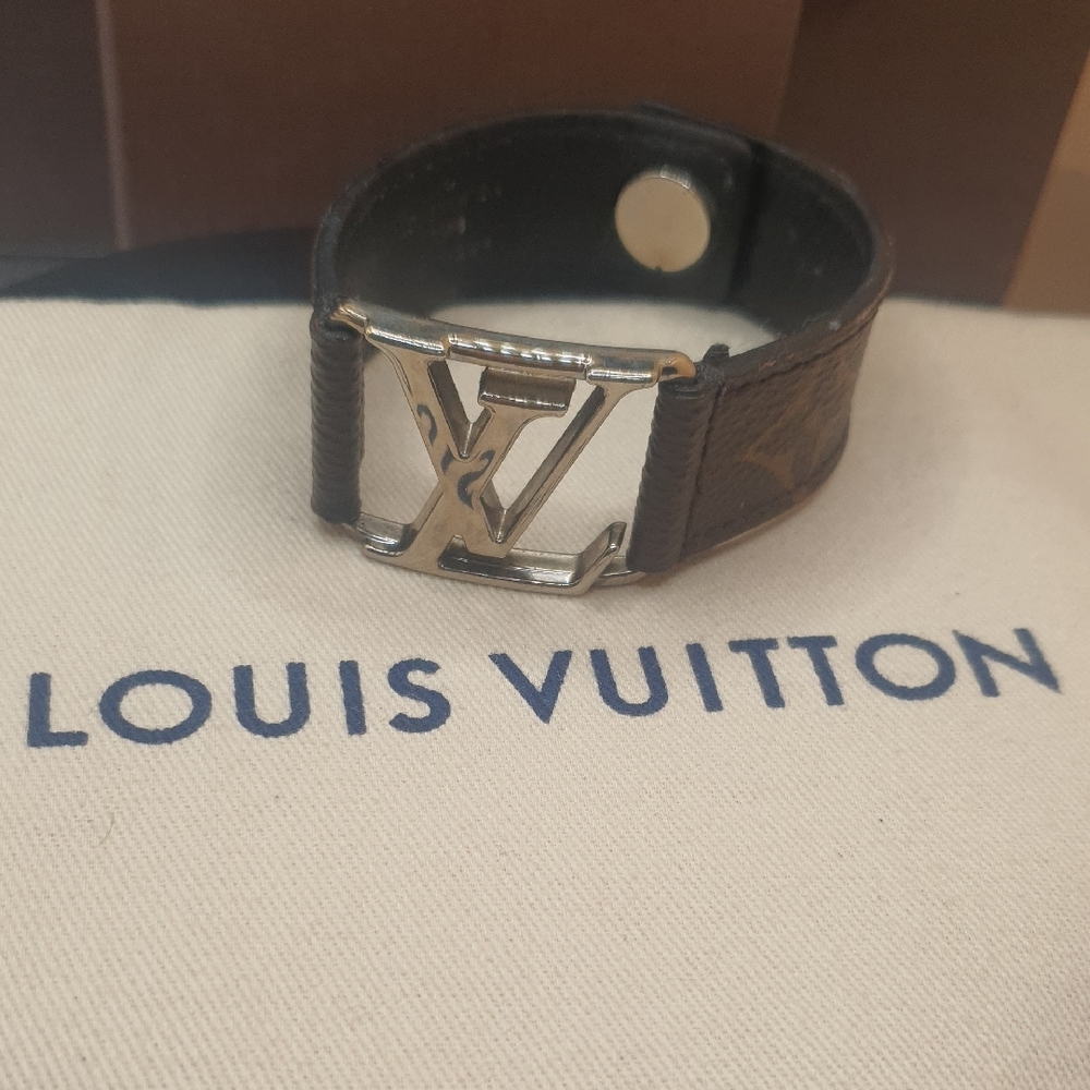 Auth🔥Louis Vuitton brown Monogram Silver LV Bracelet 7.6 “W/ LV dust bag -EUC - Picture 5 of 8